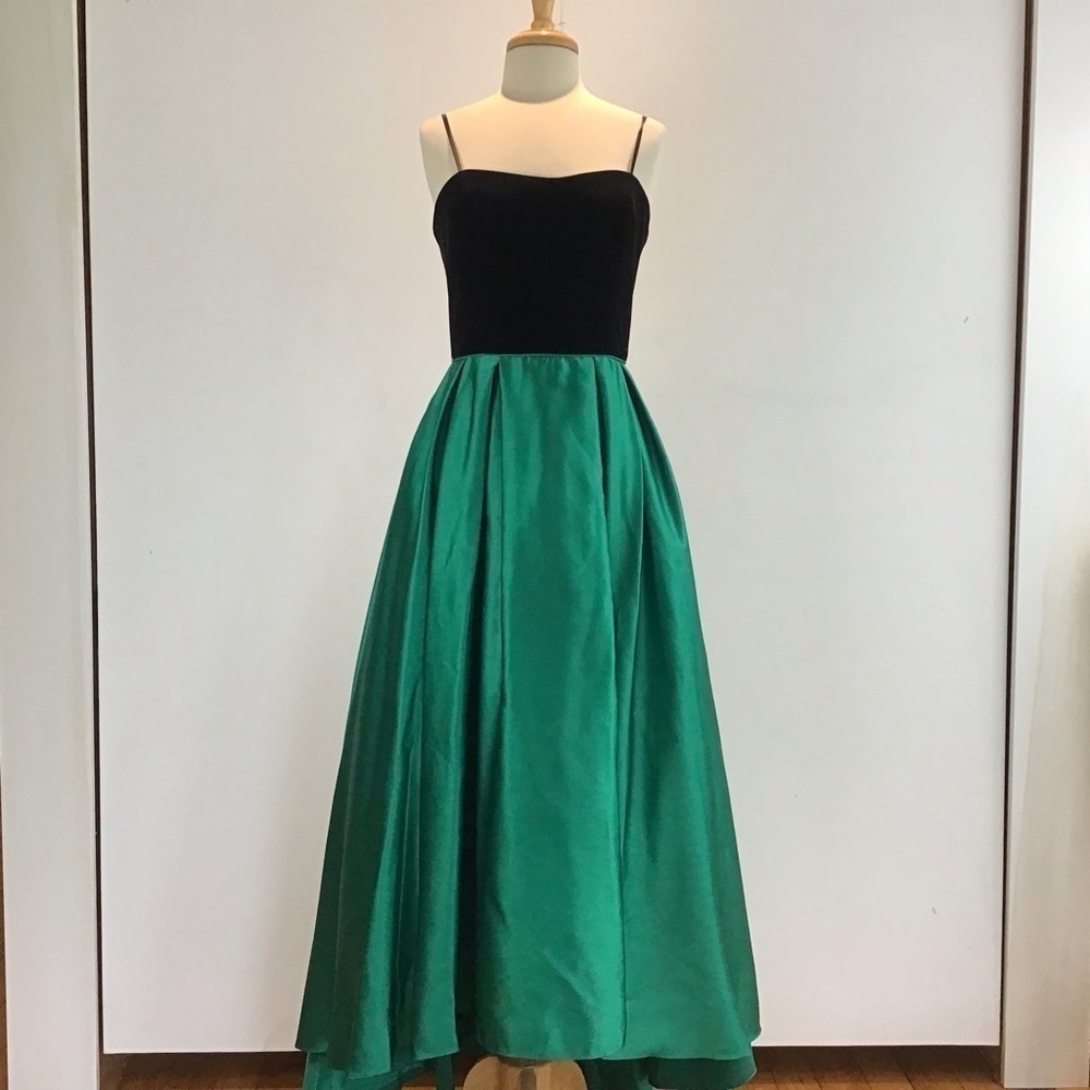Betsy & Adam black velvet bodice green satin full skirt full length gown. S 4-6